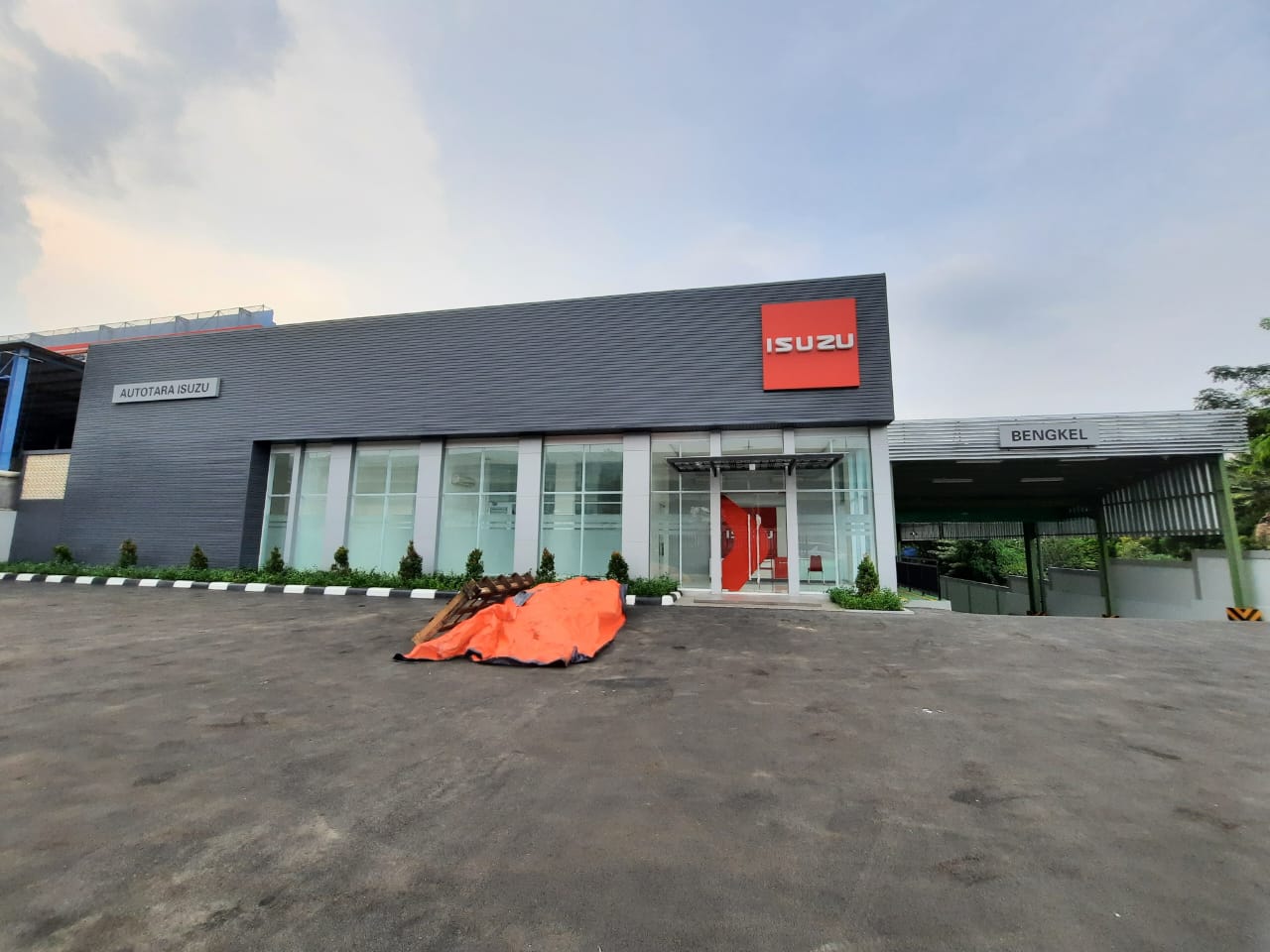 dealer isuzu kalimalang