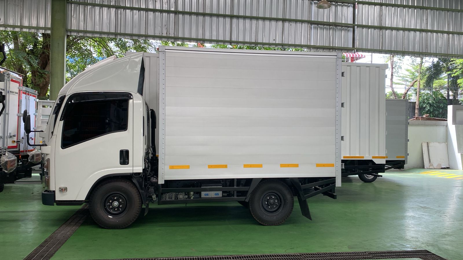 Isuzu Traga Box terbaru