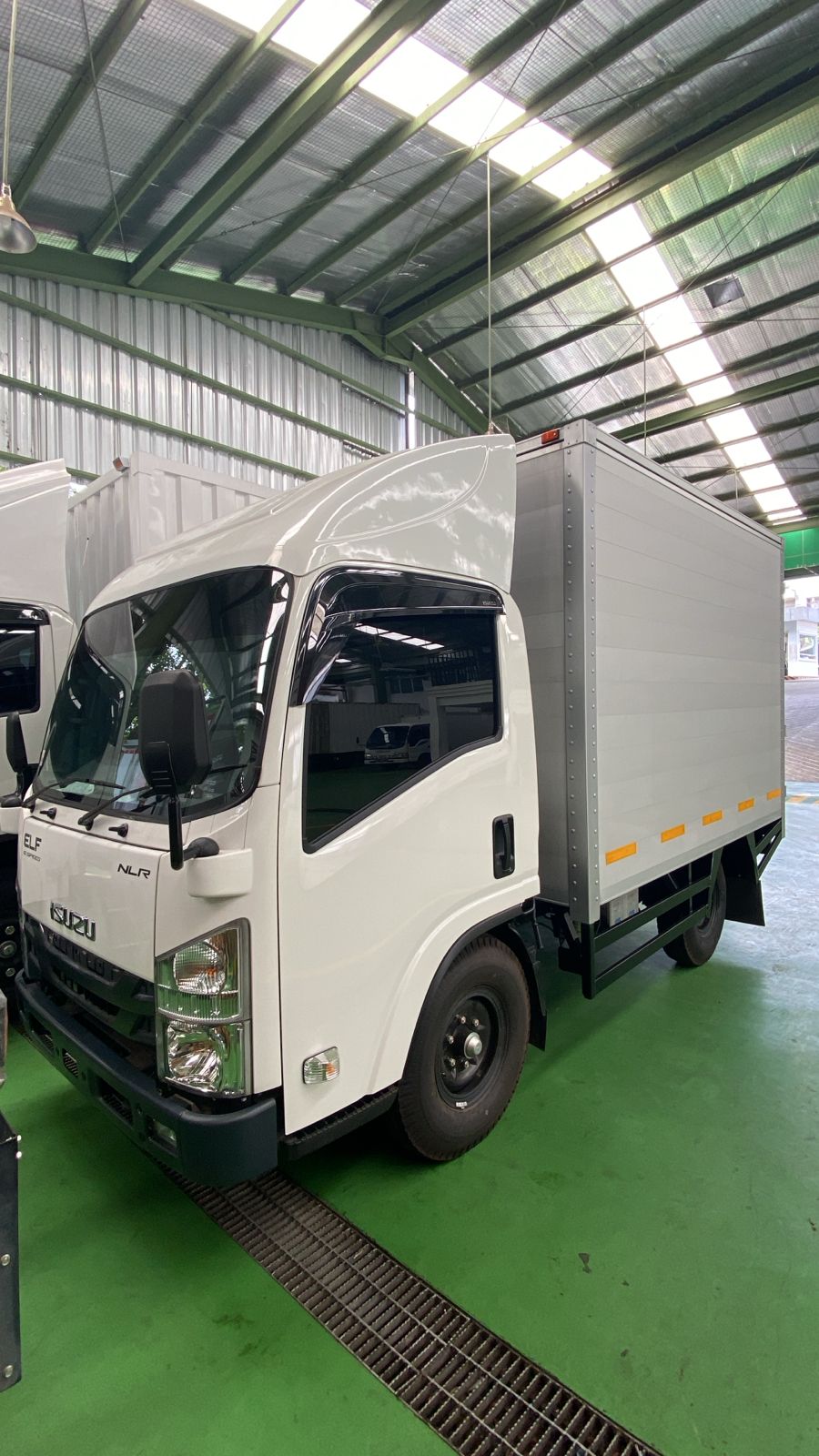 Isuzu Traga Box terbaru