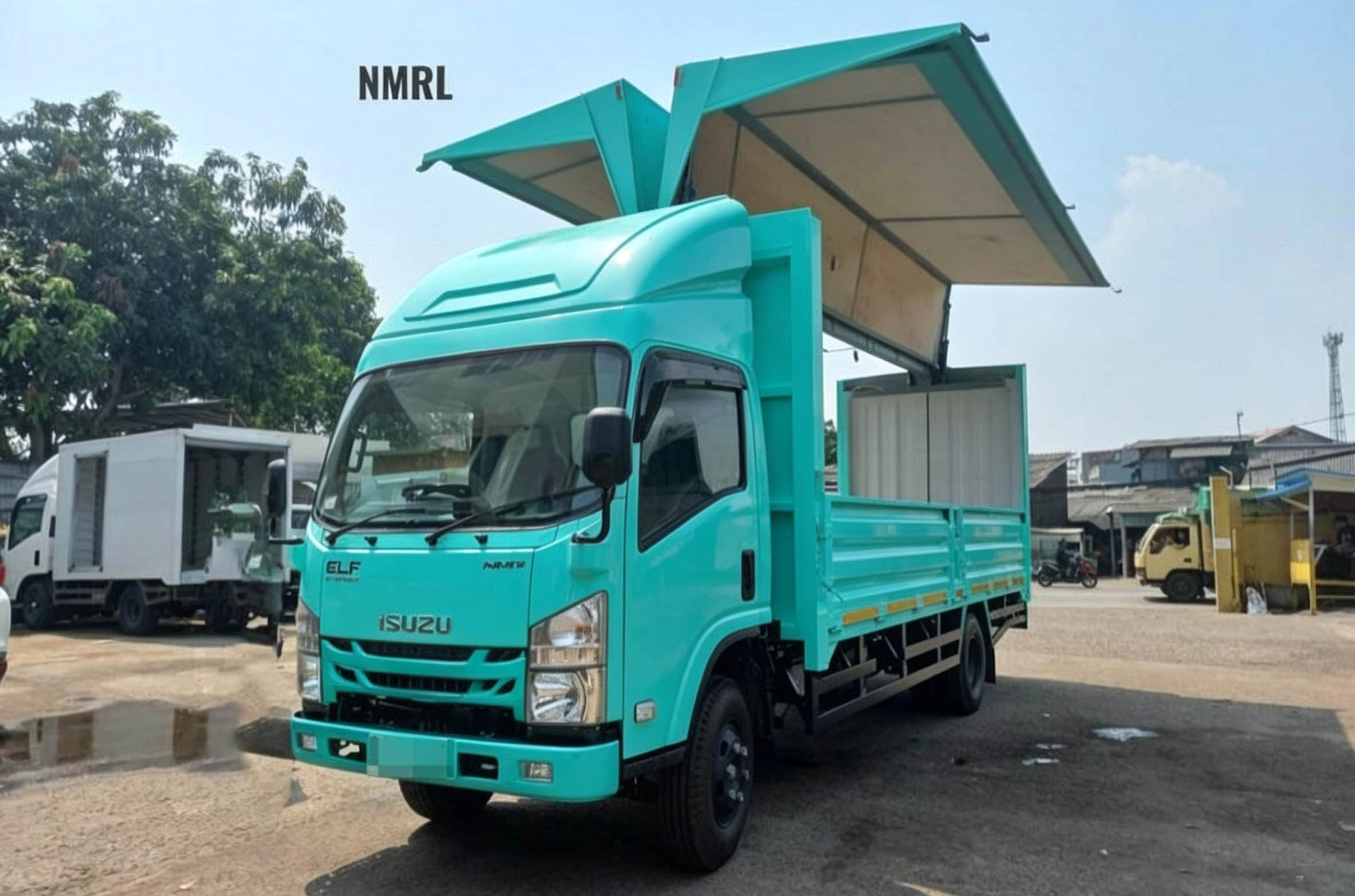 Isuzu NMR Long Wingbox